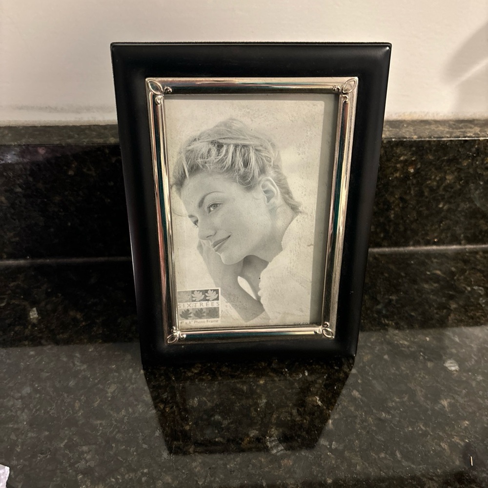 Vintage 4”x6” black and silver frame